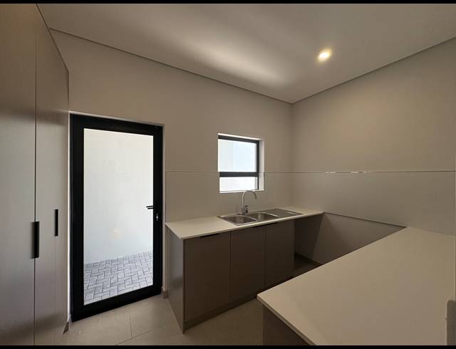 4 BEDROOM HOUSE FOR SALE IN SANDOWN